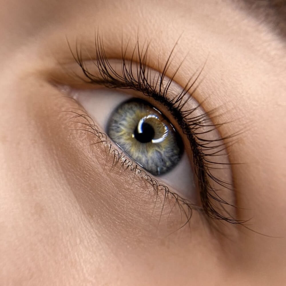 Kreska w linii rzęs